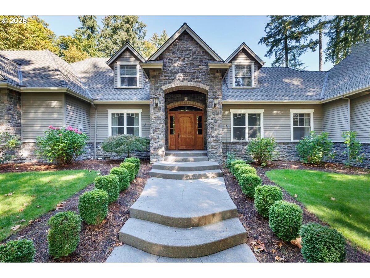 Property Photo: 1261 SW Underhill Rd OR 97219