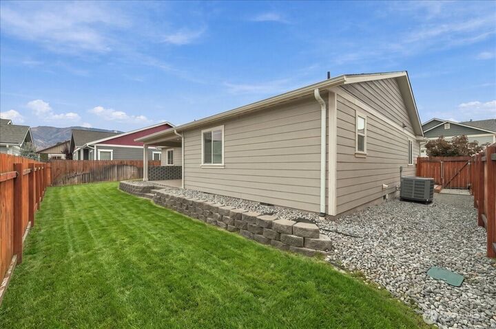 Property Photo:  405  Ridgewood Drive  WA 98831 