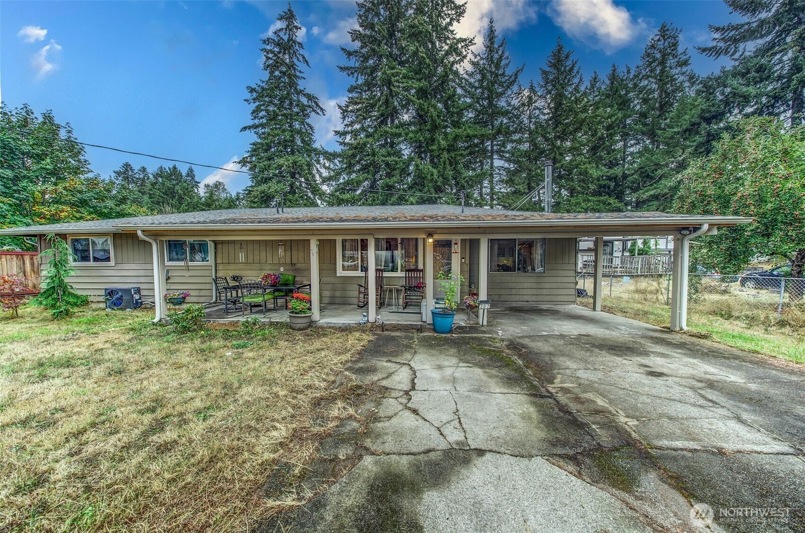 Property Photo: 207 Seattle Street W WA 98576