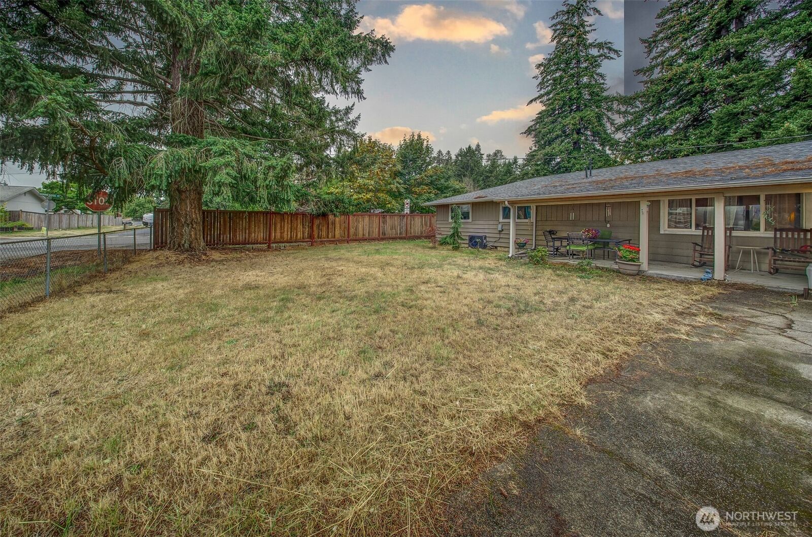 Property Photo:  207  Seattle Street W  WA 98576 