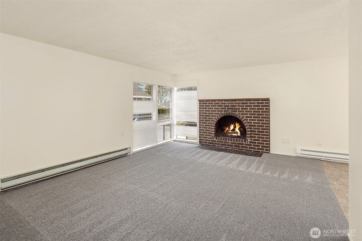 Property Photo:  326 NE 50th Street  WA 98105 