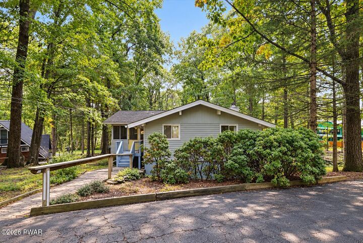 Property Photo:  211 Waterview Drive  PA 18428 