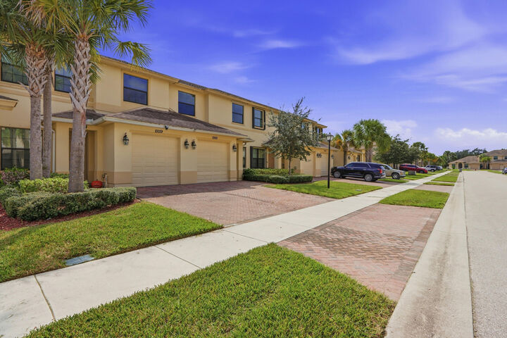 Property Photo: 10021 W Villa Circle FL 32966