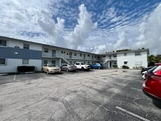 Property Photo: 420 W Palm Street 27 FL 33462