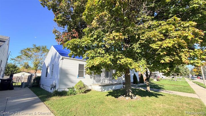 Property Photo:  864 Hudson Street  MI 48192 
