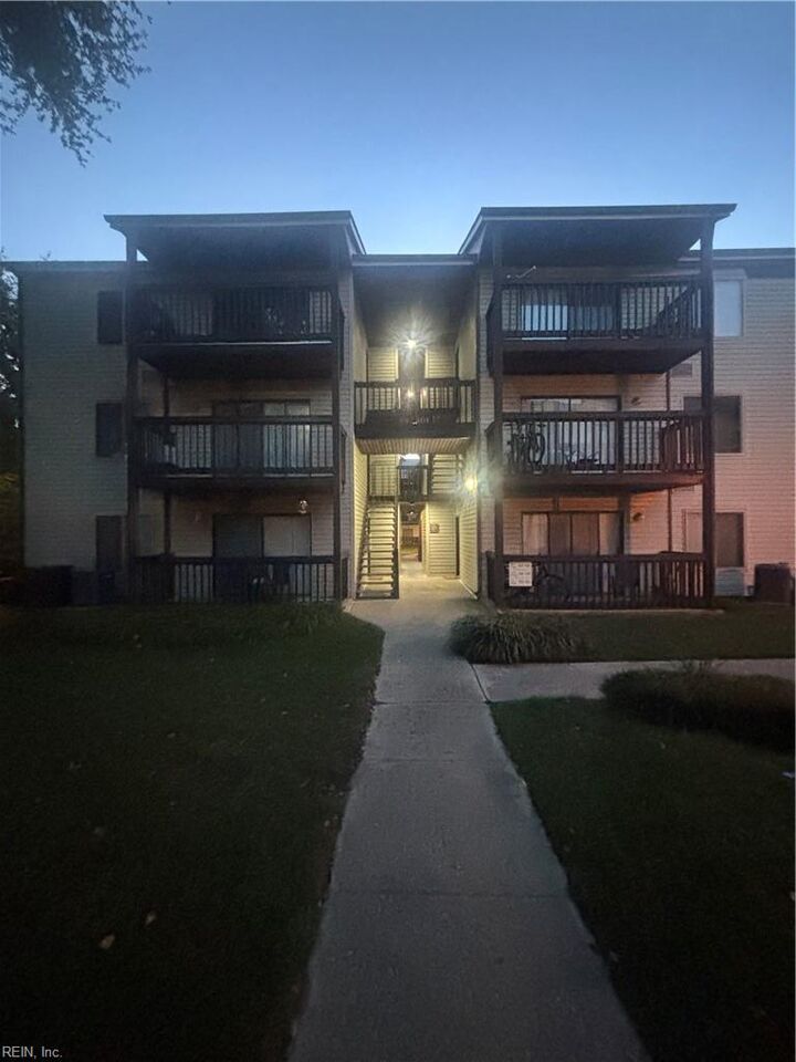 Property Photo:  144 Wells Ct 2  VA 23666 
