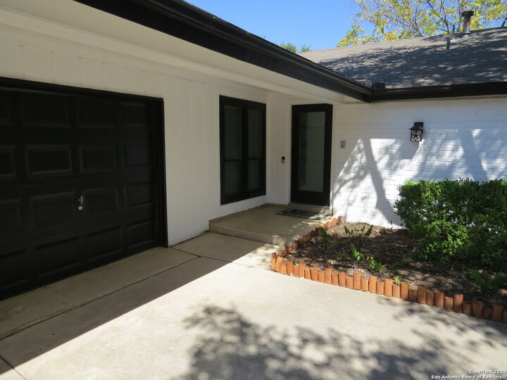 Property Photo:  13906 Thebes Cir  TX 78148 