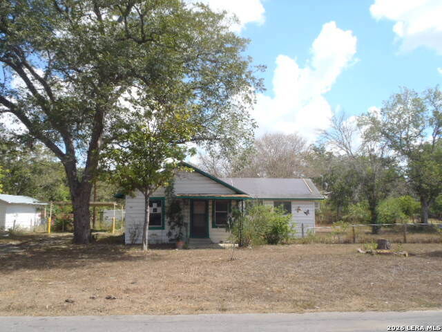Property Photo:  921 Pecan St  TX 78155 