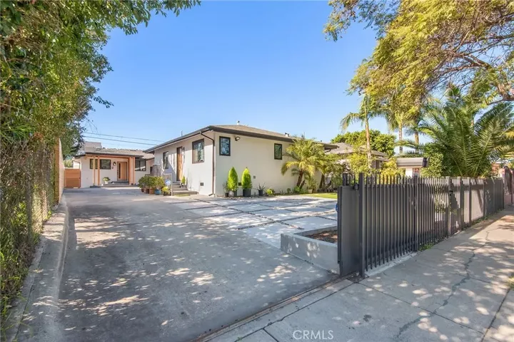 Property Photo: 3007-3009 S Hobart Boulevard CA 90018