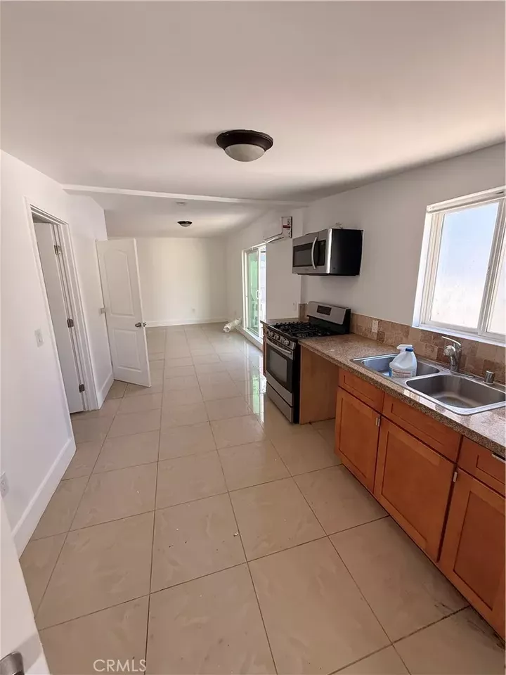Property Photo:  5509 Crebs Avenue  CA 91356 