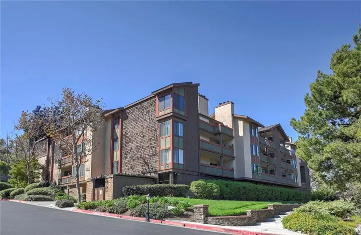 Property Photo:  2516 E Willow 203  CA 90755 