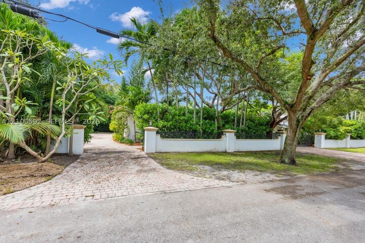 Property Photo: 1101 Coral Way FL 33134