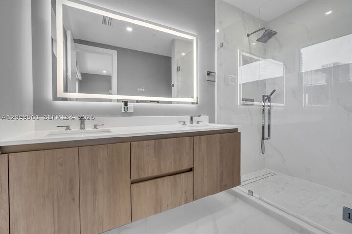 Property Photo:  820 NE 2nd St  FL 33301 
