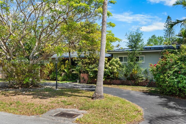 Property Photo:  6005 SW 64th Pl  FL 33143 