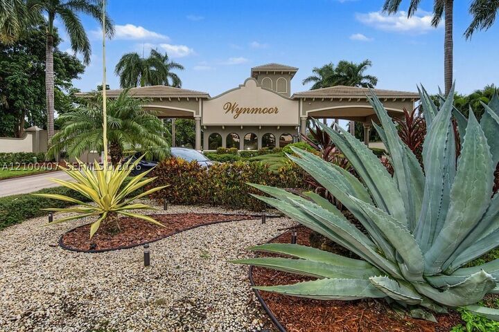Property Photo: 2304 Lucaya Ln N4 FL 33066