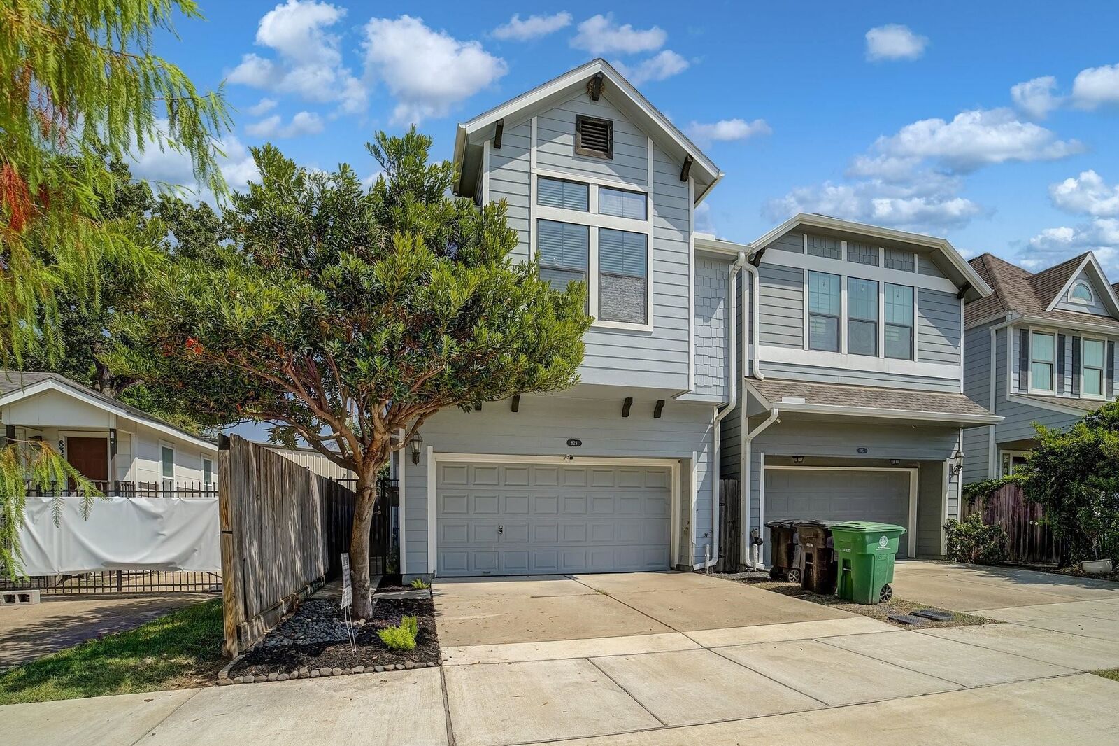 Property Photo:  829 W 20th Street  TX 77008 