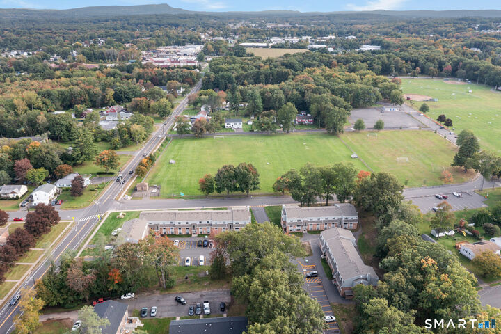 Property Photo:  100 Norton Park Road 1G2  CT 06062 