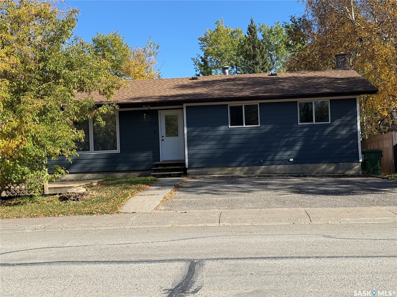 Property Photo:  708 Studer Street  SK S0J 1L0 