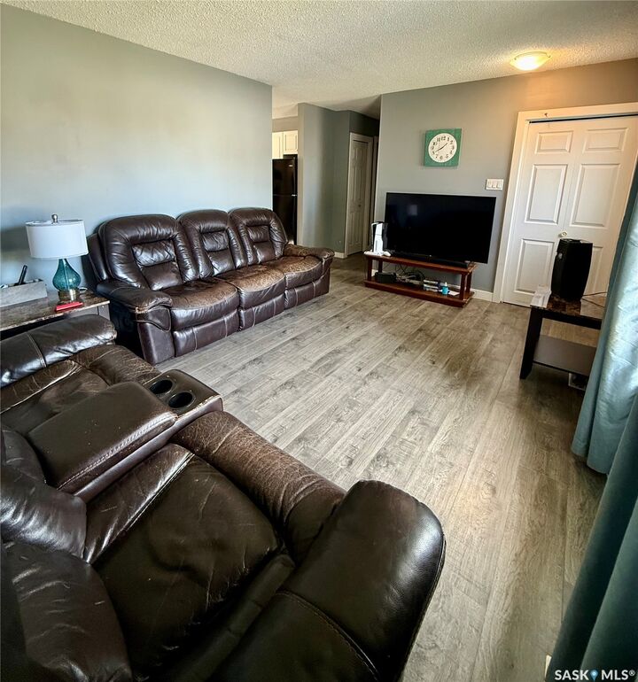 Property Photo:  1511 Grandview Street W  SK S6H 6R4 