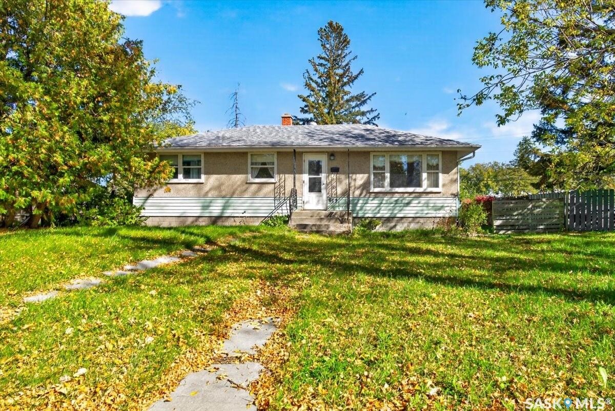 Property Photo:  617 Aberdeen Crescent  SK S4T 6A9 