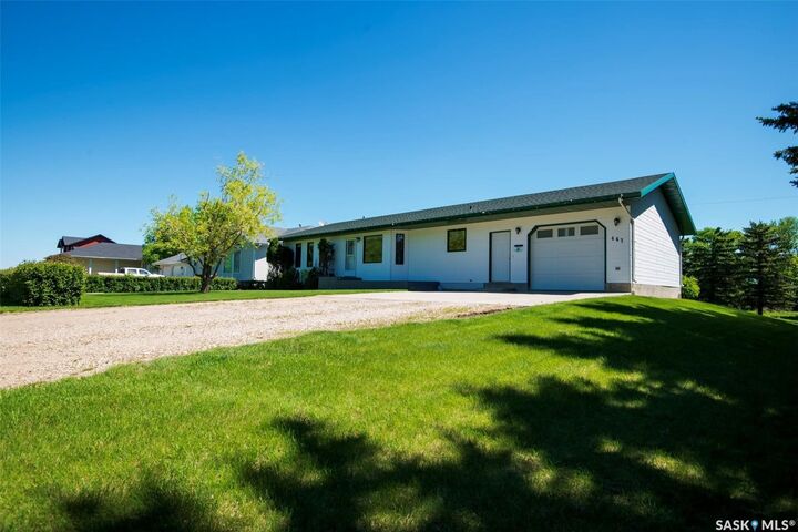 Property Photo:  447 1st Street E  SK S0K 0G0 