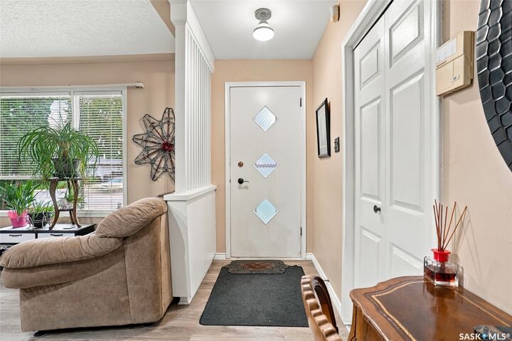 Property Photo: 2107 Cumberland Avenue S SK S7J 1Z2