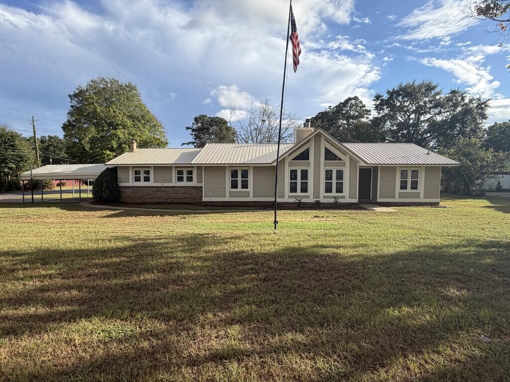 Property Photo:  410 Melbourne Dr  AL 36330 