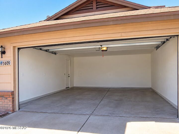 Property Photo:  1609 W Trendwood Drive  AZ 85746 