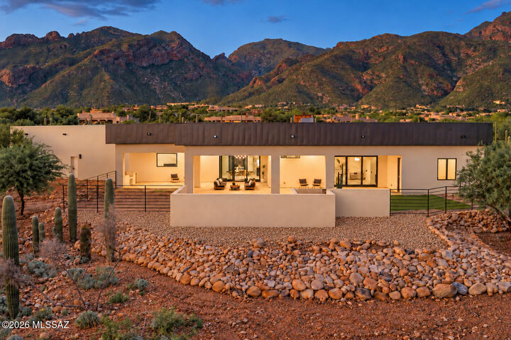 Property Photo:  7185 N Agave Ridge Place  AZ 85718 