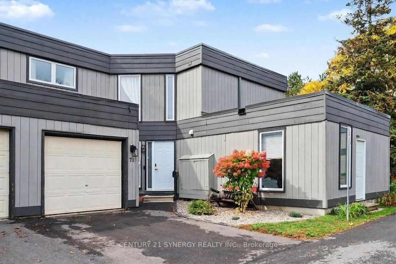 Property Photo: 71 Compata Way ON K1B 4X1
