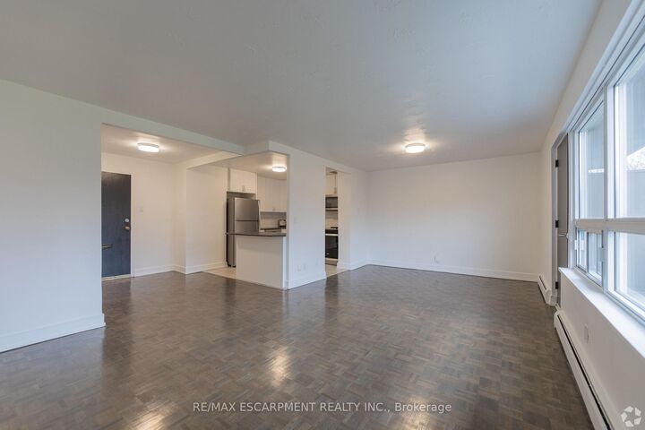 Photo de la propriété: 285 Erb Street W 809 ON N2L 1W4