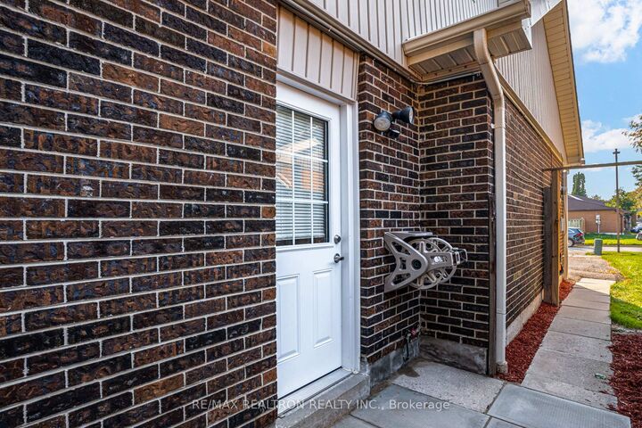 Property Photo:  718 Edgewood Road S  ON L1V 2Z6 