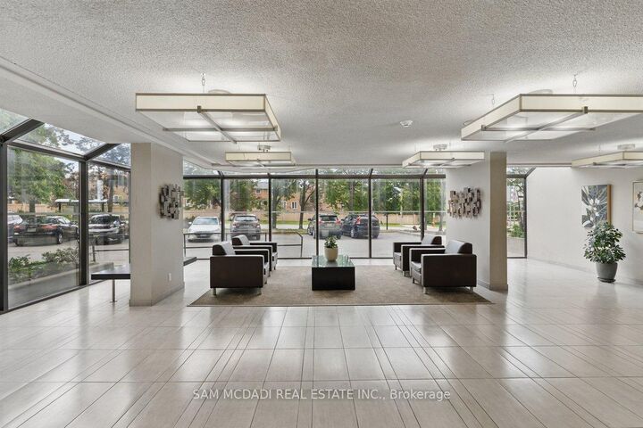 Property Photo:  200 Robert Speck Parkway 1203  ON L4Z 1S3 