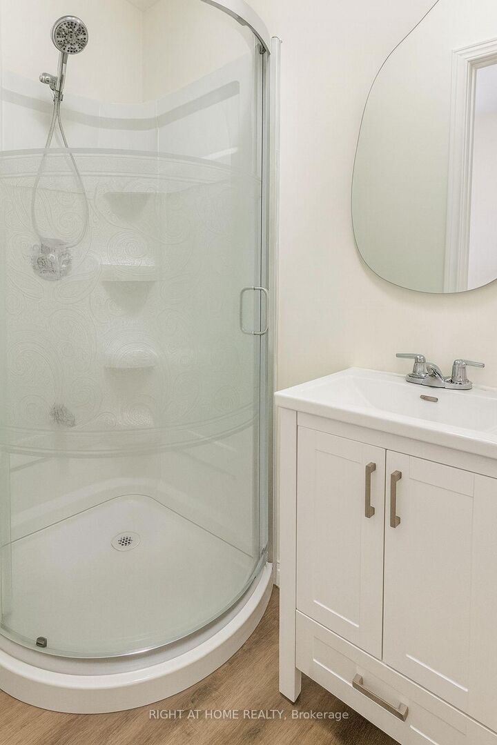 Property Photo:  198-200 Queen Street W 203  ON M5V 1Z2 