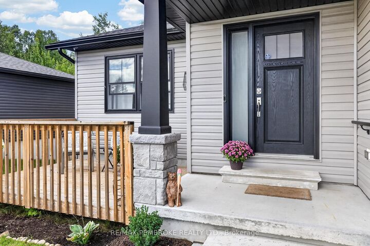 Property Photo:  46 Terrance Drive  ON K8H 0H3 