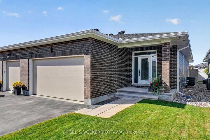 Property Photo:  4 Ernie Godin Way  ON K7S 0J3 