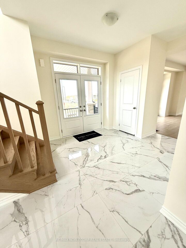 Property Photo:  45 Arnold Circle  ON L7A 5M2 