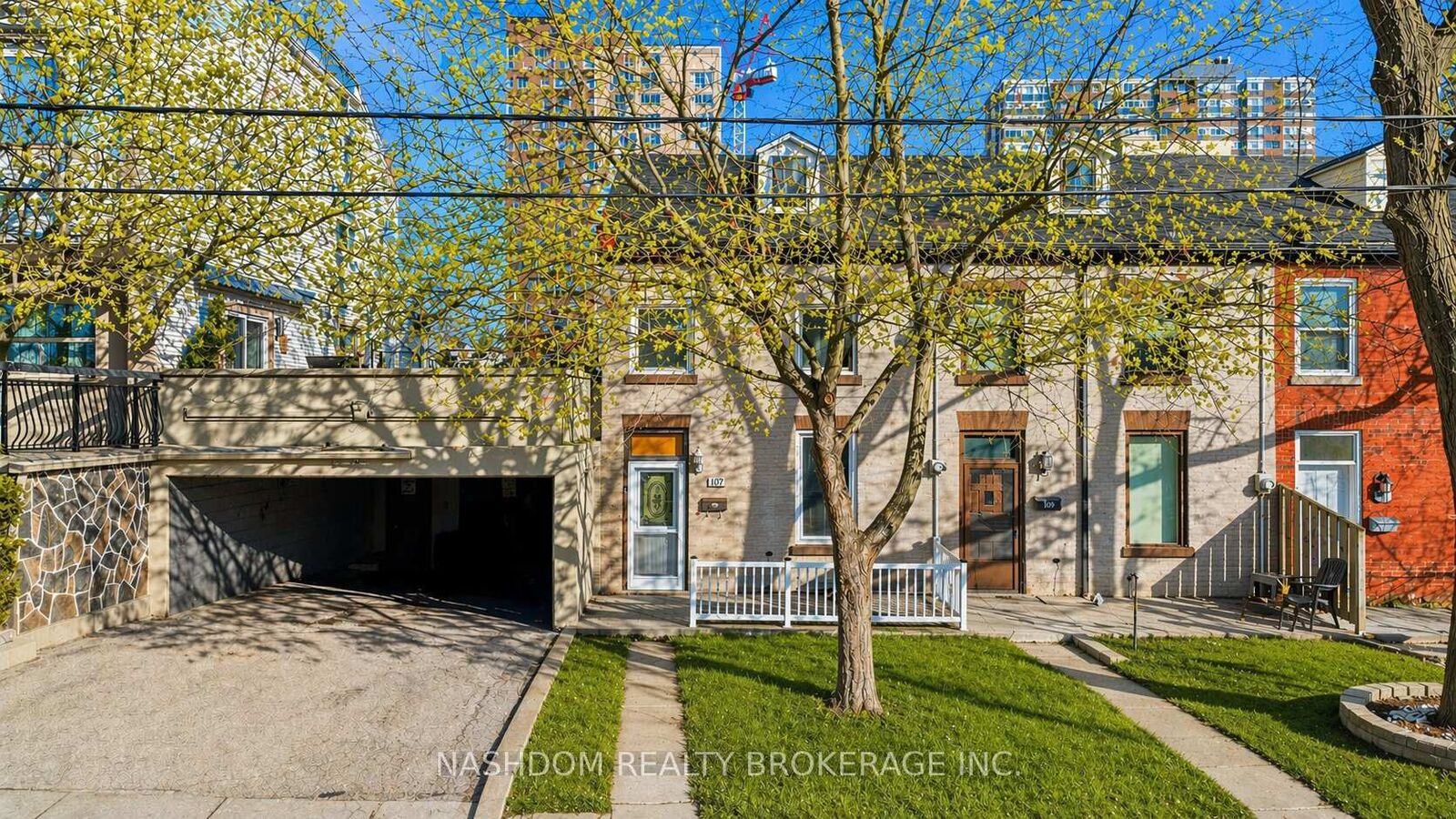 Property Photo:  107 Queen Street S 1  ON L8P 3R9 