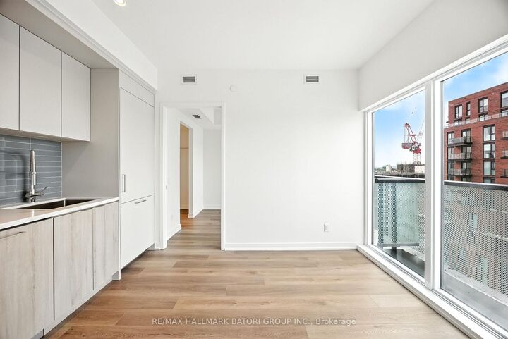 Property Photo:  863 St. Clair Avenue W 801  ON M6C 0B2 