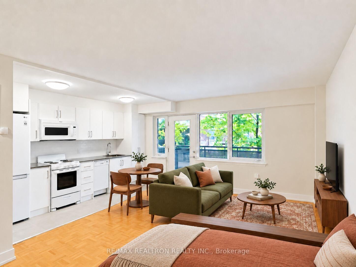 Property Photo:  95 Lawton Boulevard 104  ON M4V 1Z8 