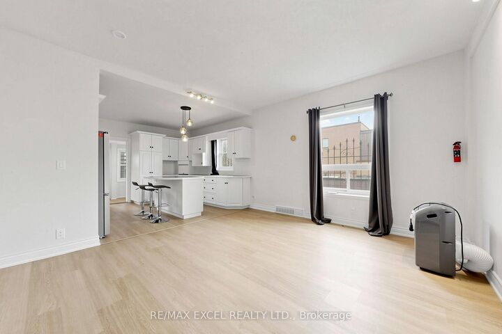 Property Photo:  259 Victoria Avenue N Main  ON L8L 5G3 