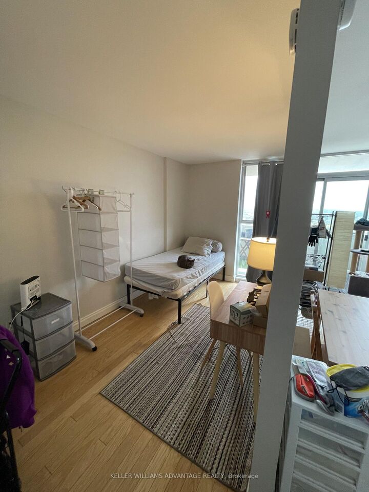 Property Photo:  40 Homewood Avenue 2810  ON M4Y 2K2 