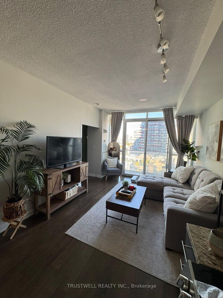 Property Photo:  126 Simcoe Street 2005  ON M5H 4E6 