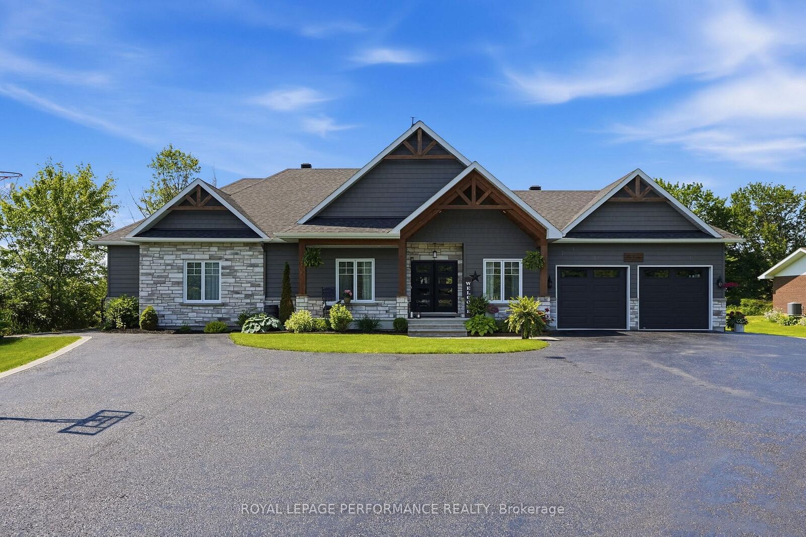 Property Photo: 1560 Sandy Hill Road ON K6A 2R2