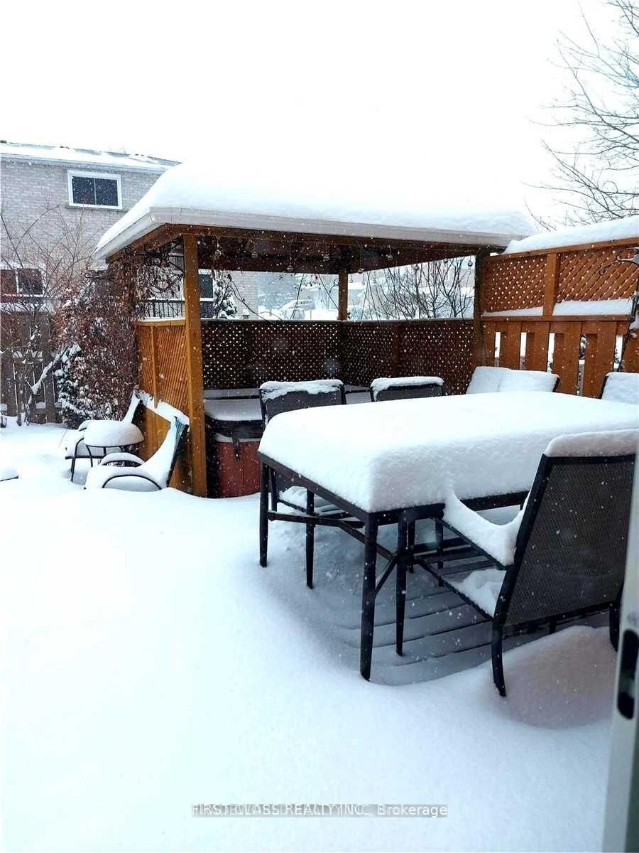 Property Photo:  880 Leslie Valley Drive #1  ON L3Y 7G9 