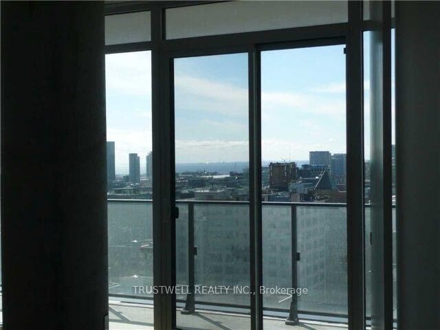 Property Photo:  125 Peter Street SE 1702  ON M5V 2G9 