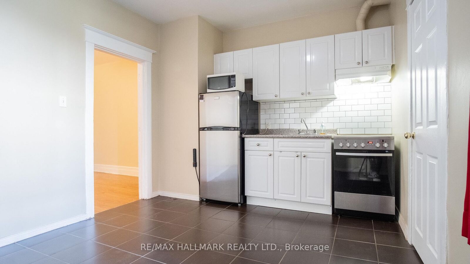 Property Photo:  560 Jones Avenue 3  ON M4J 3H1 
