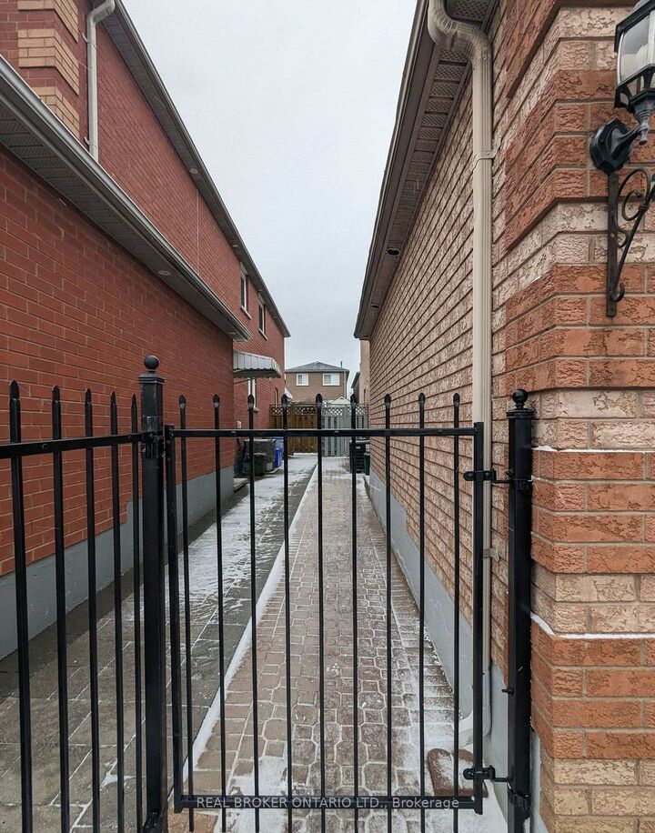 Property Photo:  104 Randall Avenue Bsmt  ON L3S 3S3 
