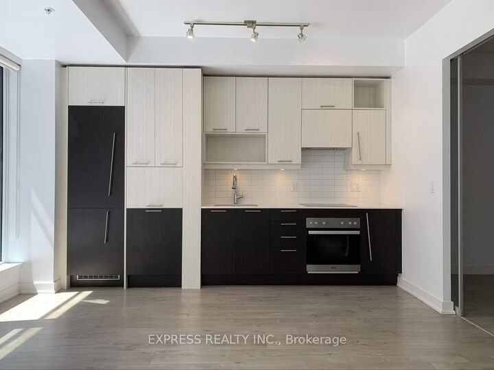 Property Photo:  30 Nelson Street 320  ON M5V 0H5 