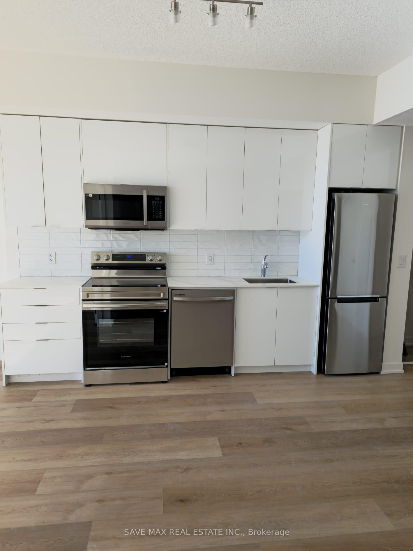 Property Photo:  